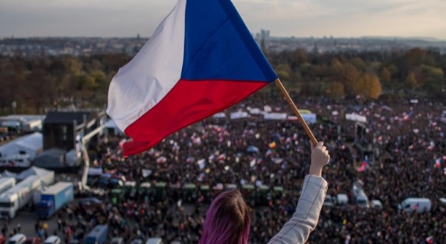 Prágában ismét rendszerváltást követelnek az utcákon